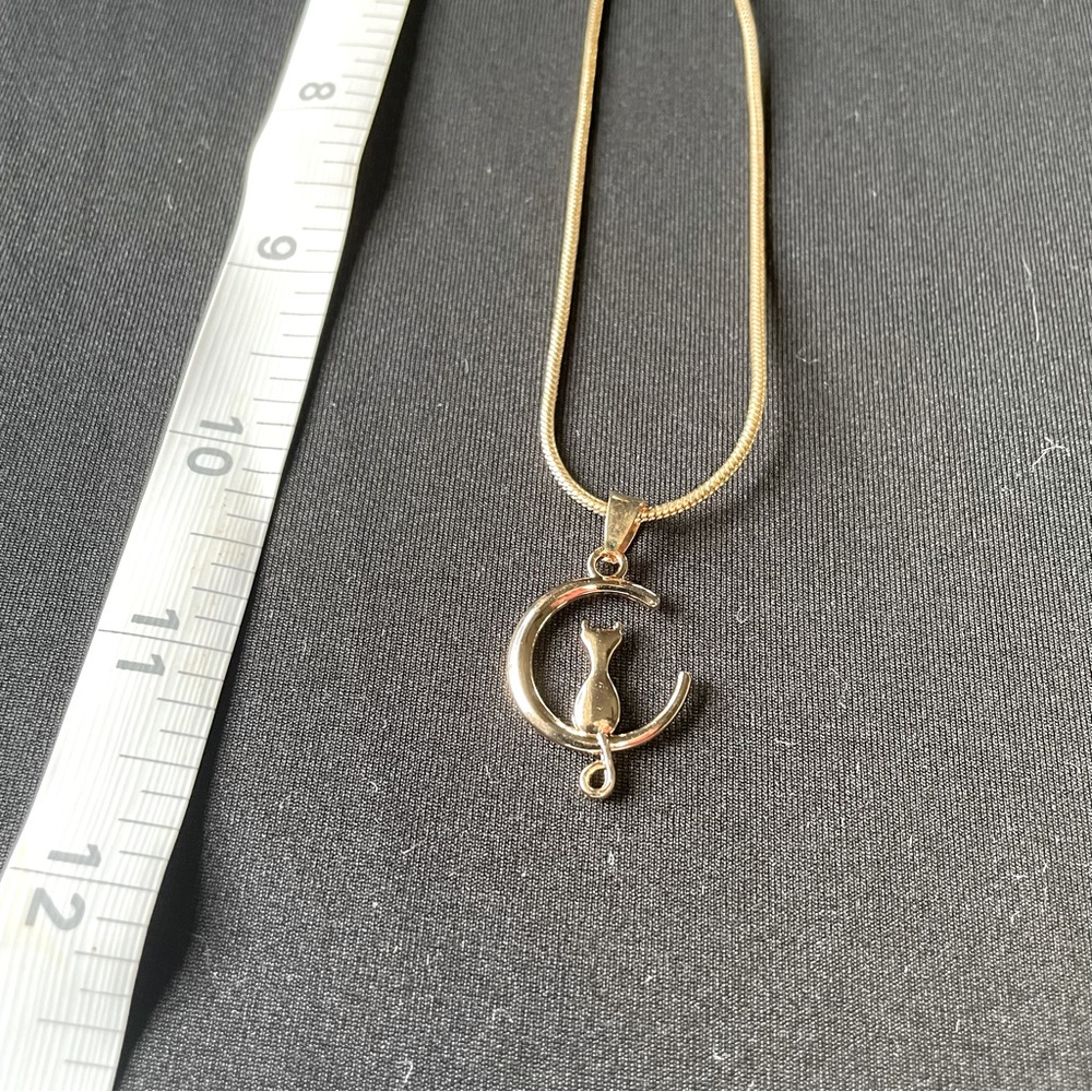 24 inch gold tone snake chain this cat pendant with lobster clasp